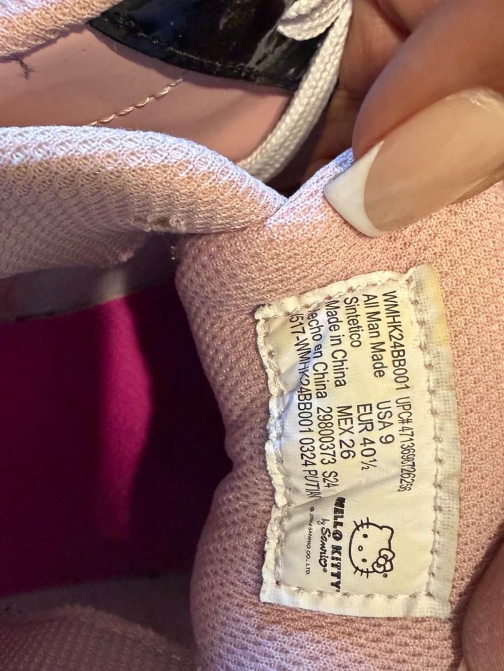 Hello Kitty shoes - Picture 5 of 7